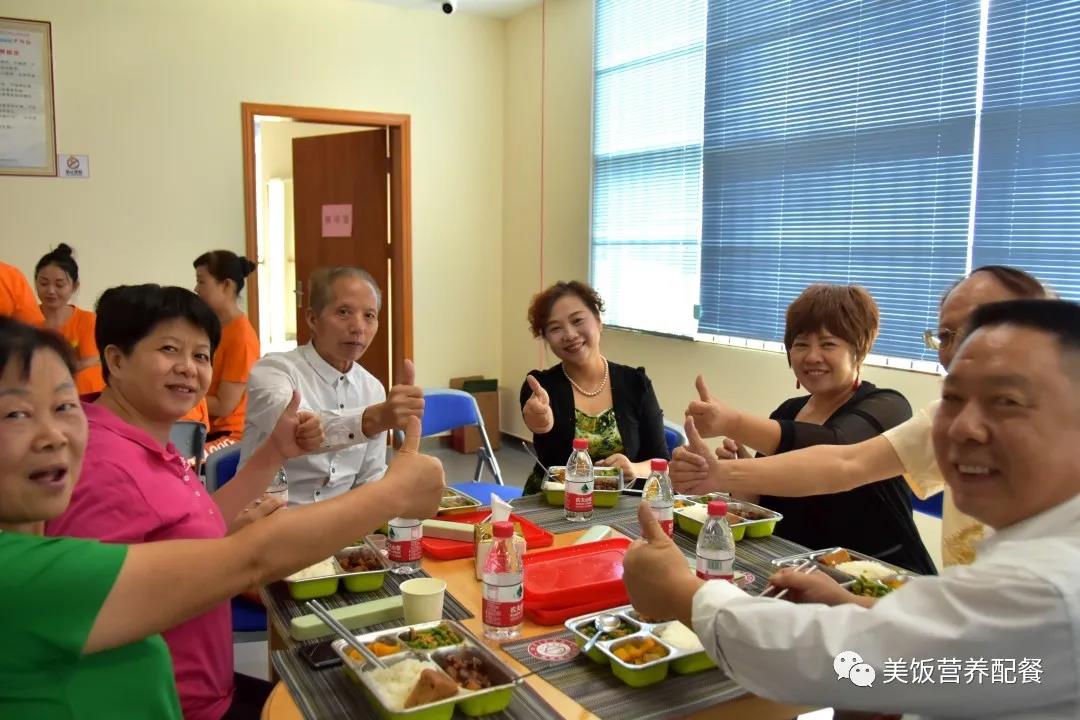 关爱长者 情暖中秋 关爱长者 情暖中秋