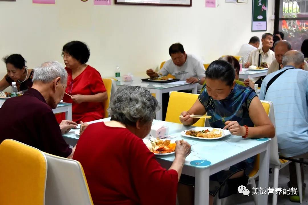 关爱长者 情暖中秋 关爱长者 情暖中秋